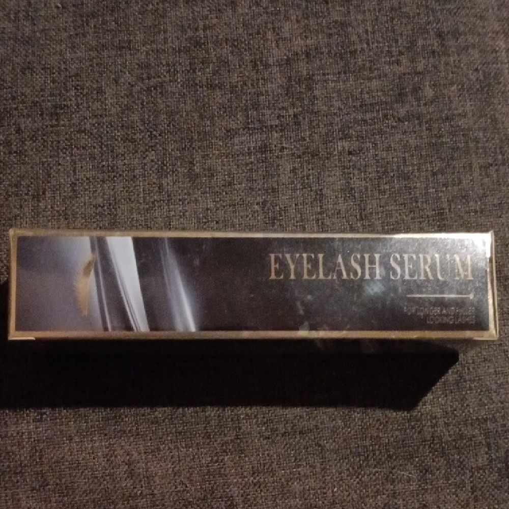 Eyelash Serum with Gold Accents